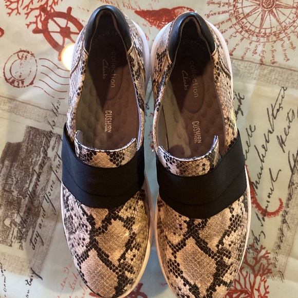 Clark’s ultimate comfort cushion feel slip on loafers. - Picture 2 of 6